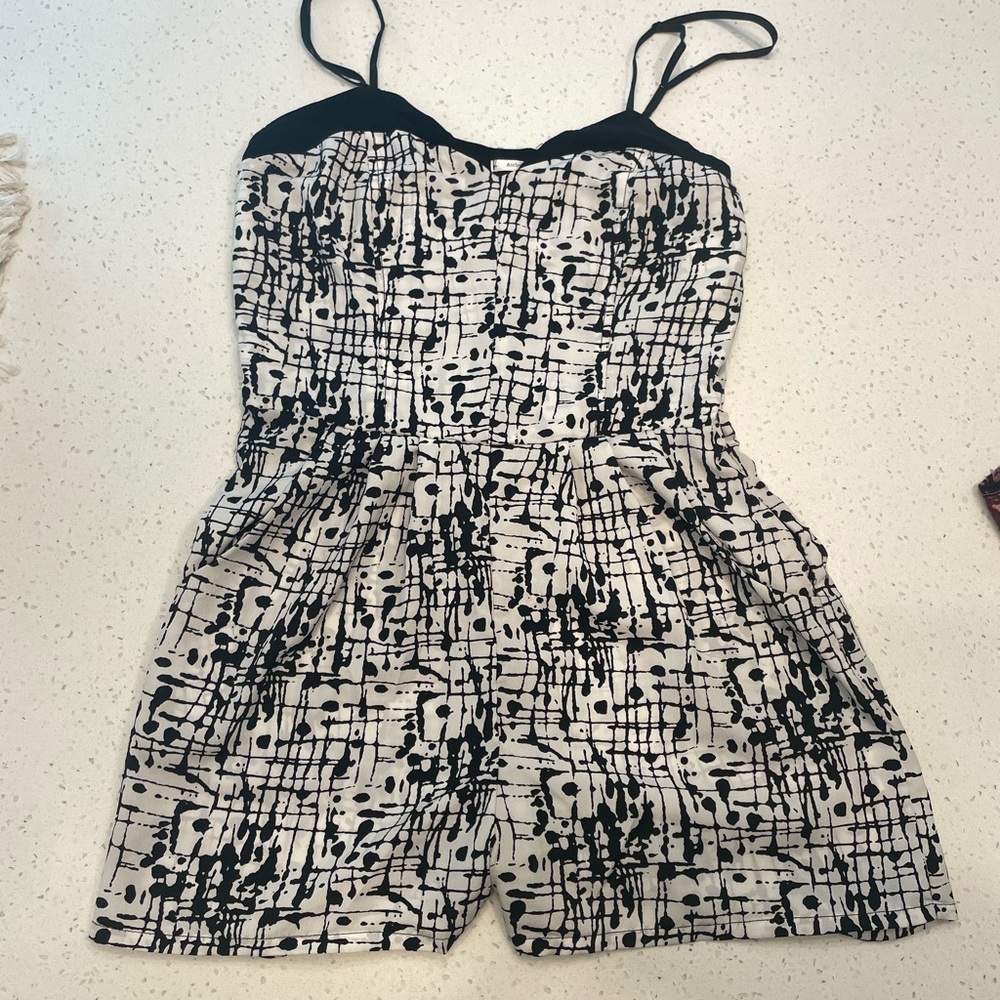 Very cute fitted romper! Black and white splatter effect.